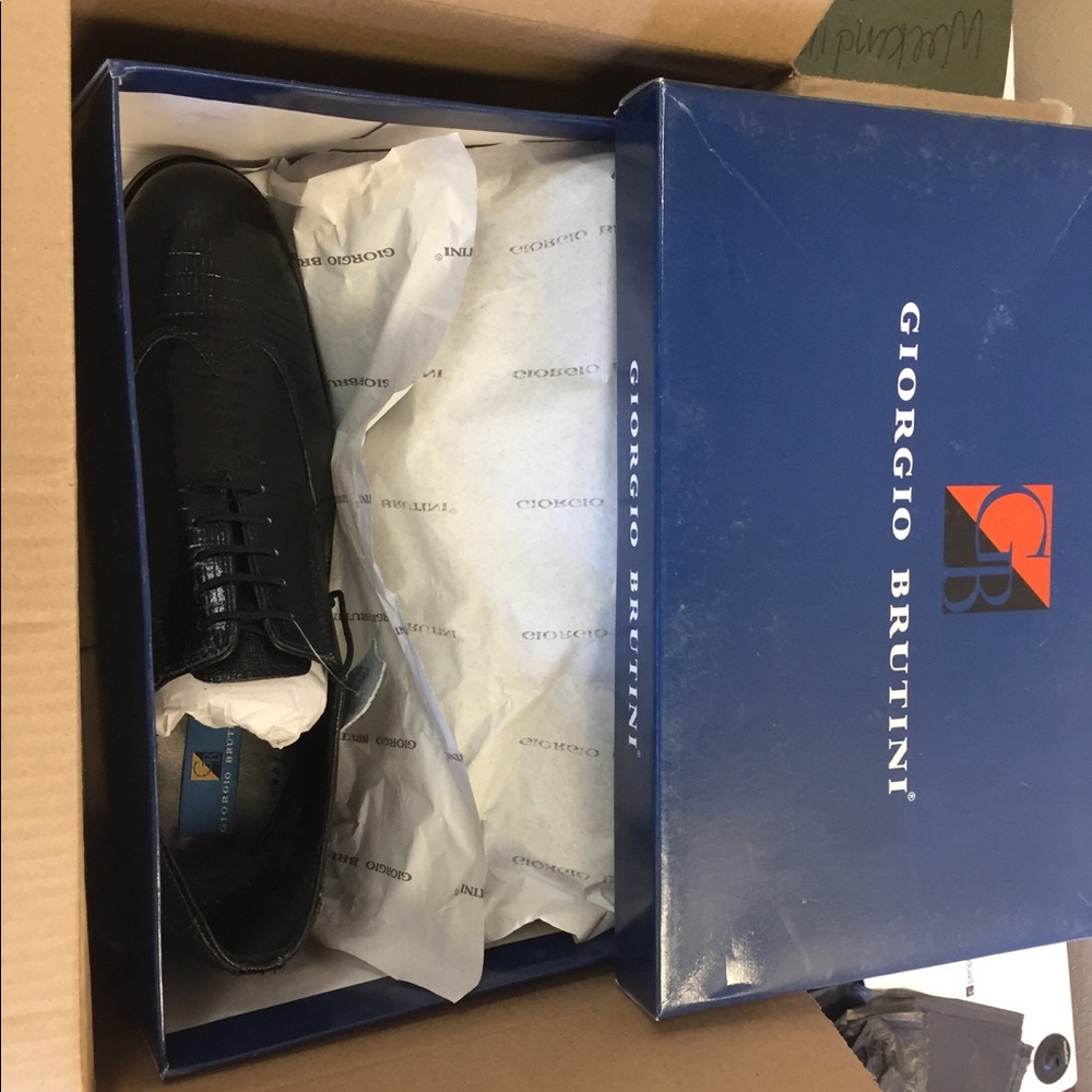 Men's dress shoes size 13.